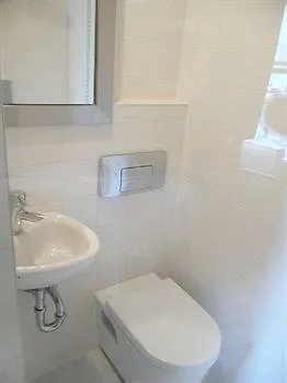 ホテル Mondeliving House Davie バンクーバー